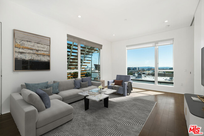 Photo - 935 N San Vicente Blvd Condo Unit 7