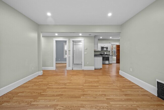 Photo - 25 Howes St