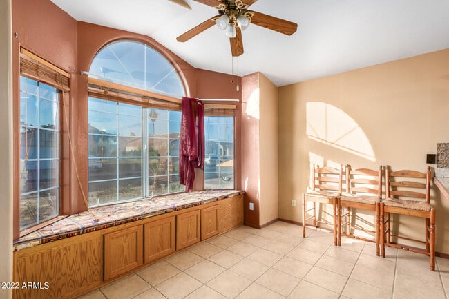 525 N Val Vista Dr
