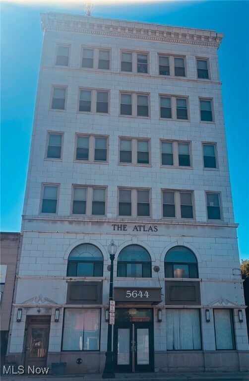 Building Photo - 5644 Broadway Ave Unit 203
