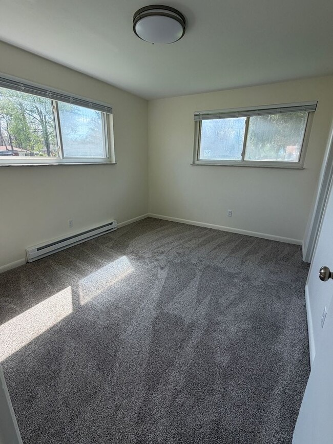 Photo - Riverside 2 bedroom/ 1.5 bath Newly Renovated Unidad 4632 Eastman Avenue