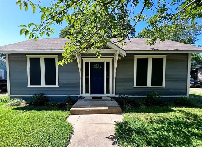 Photo - 810 Cecelia St