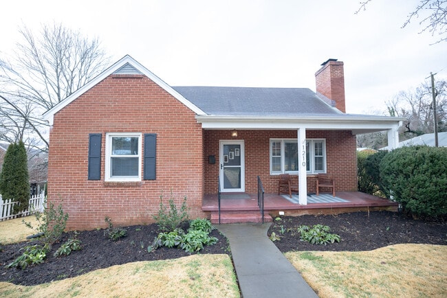 Photo - 1210 Mowbray Pl