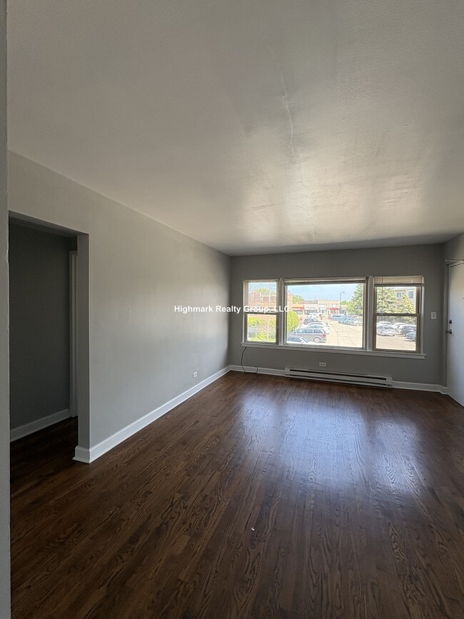 Building Photo - 7632 N Milwaukee Ave Unit 4N