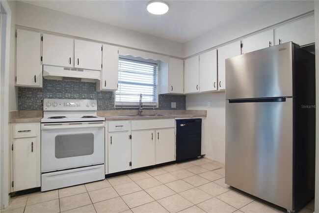 Photo - 2287 Avenue G NW