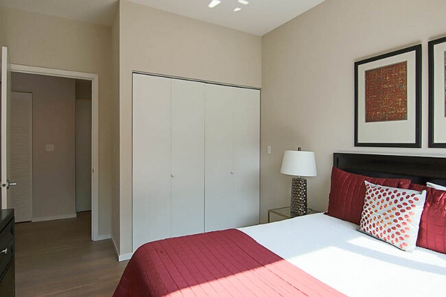 Photo - 200 W Scott St