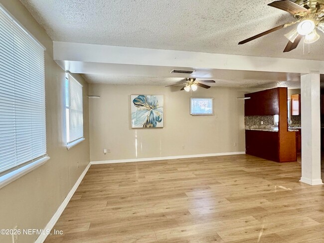 Photo - 2057 Glen Gardner Dr