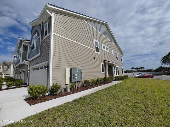 11253 Minnetta Ct