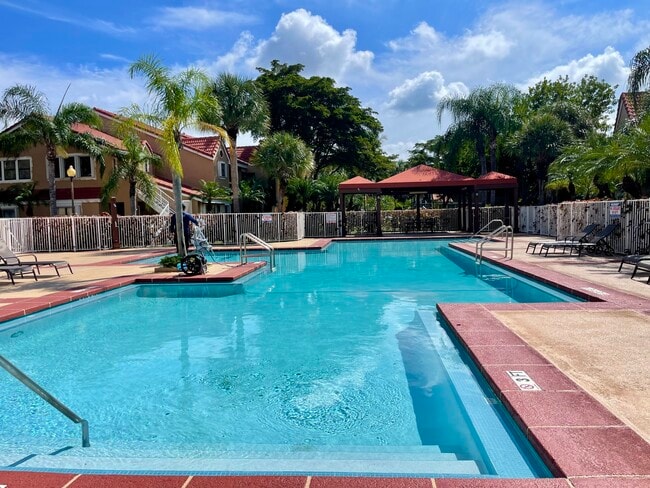 Building Photo - 15591 SW 105th Ter Unit #527 Rental
