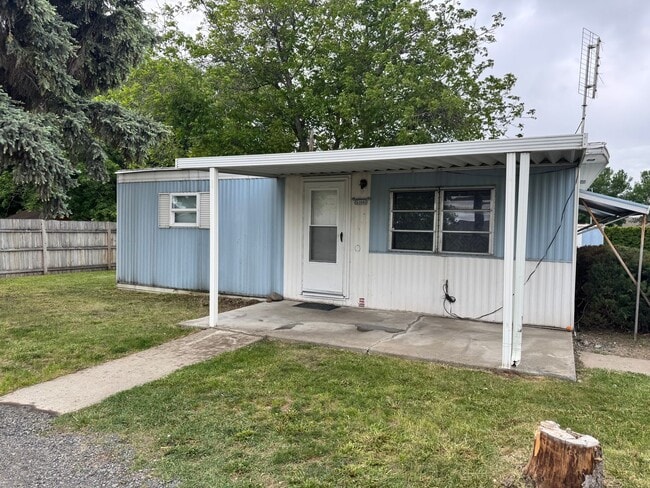 West side 2br with washer/dryer hookup! - West side 2br with washer/dryer hookup! Casa