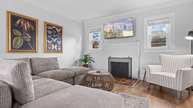 720 1/2 West Woodlawn Avenue-SI ID1271939P