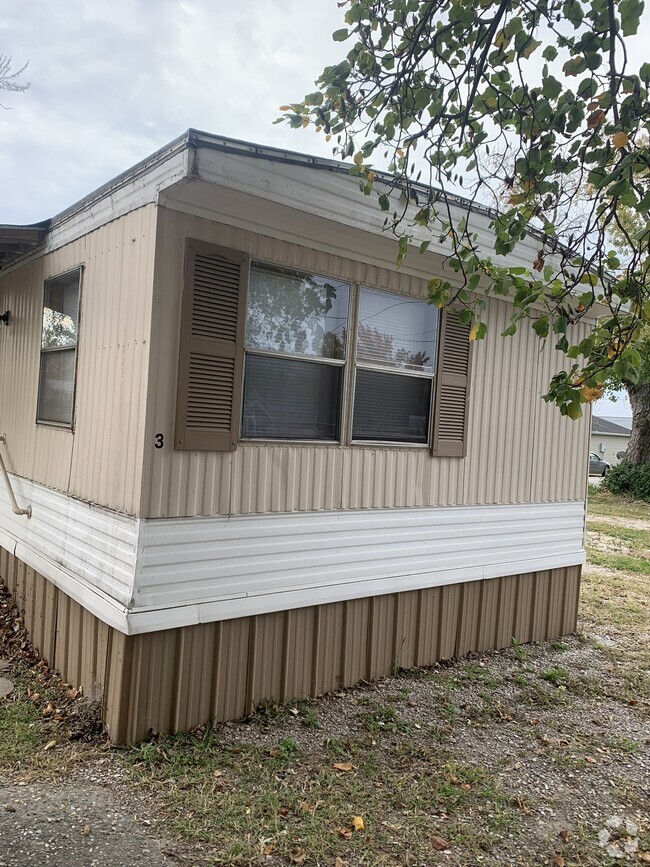 Building Photo - 210 8th St Rental