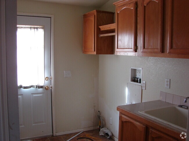 Building Photo - 4 Bedroom in Arboga! Coming Soon! Rental