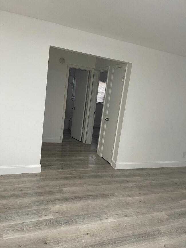 Photo - 1245 W 35th St