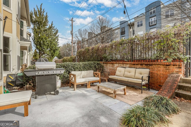 Photo - 375 Highland Ave NE