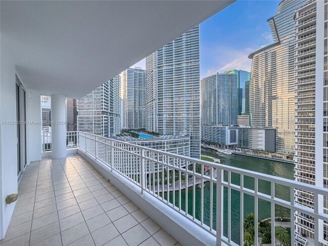 Photo - 88 SW 7th St Condominio Unidad 1403