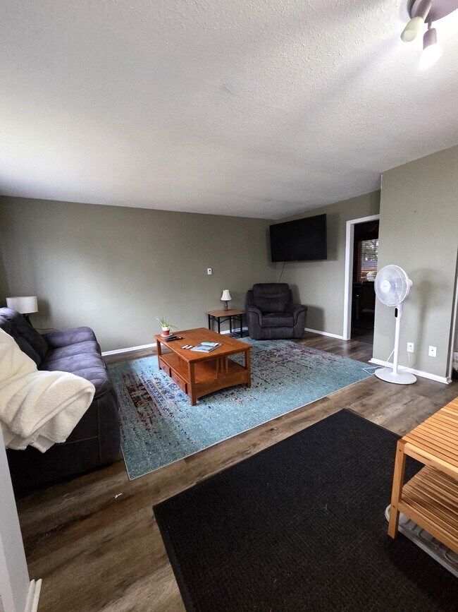 Photo - 3316 Sparks St