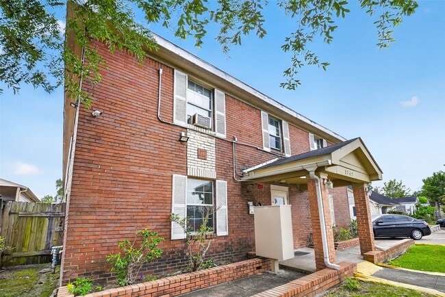 Building Photo - 7742 Park Pl Blvd Unit 4
