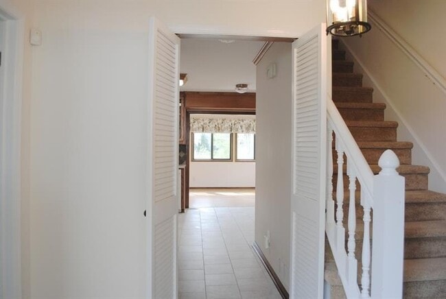 Photo - 1407 Independence Way