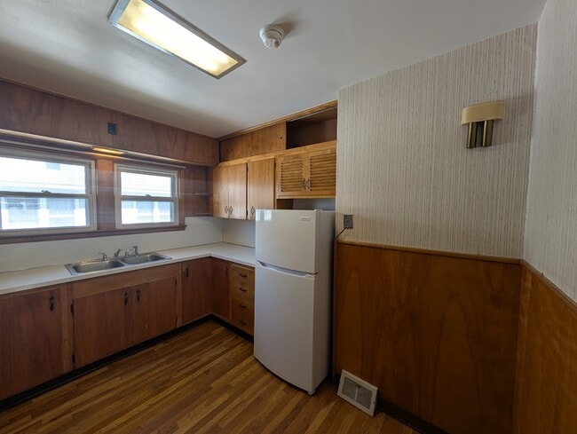 Photo - 105 Helen St Unit 2