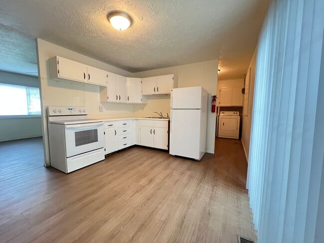 Photo - Spacious 3 Bedroom 1 Bathroom Home!