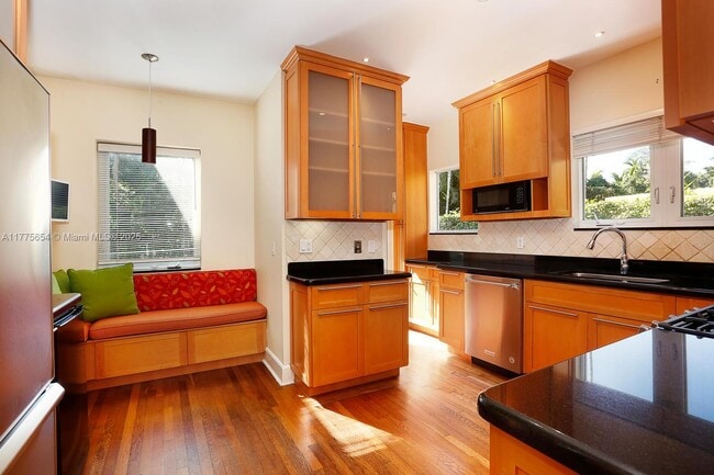 Photo - 712 Navarre Ave