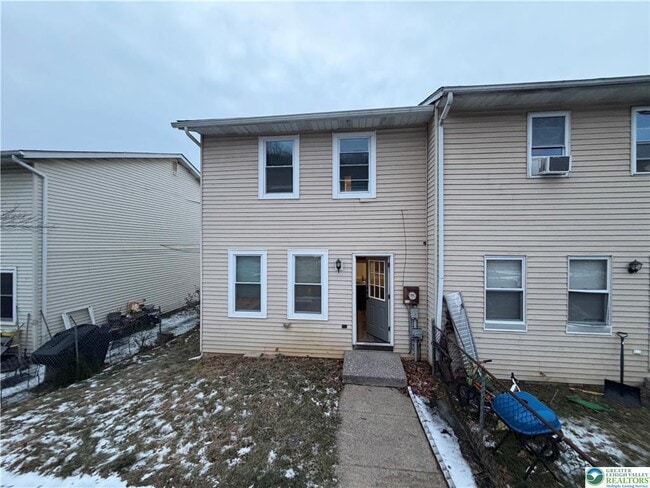 Photo - 2870 Klein St