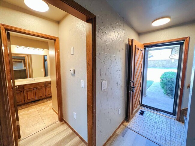 Photo - 213 Woodbridge Cir