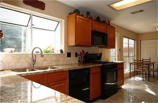 Photo - 7 Thrush Grove Pl