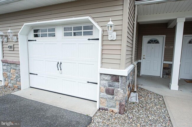 Photo - 438 Parkview Ct