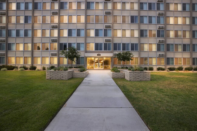 Meadowbrook Apartments - Meadowbrook Apartments
