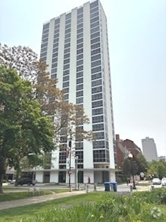 Building Photo - 1555 N Dearborn Pkwy Unit 8D Rental