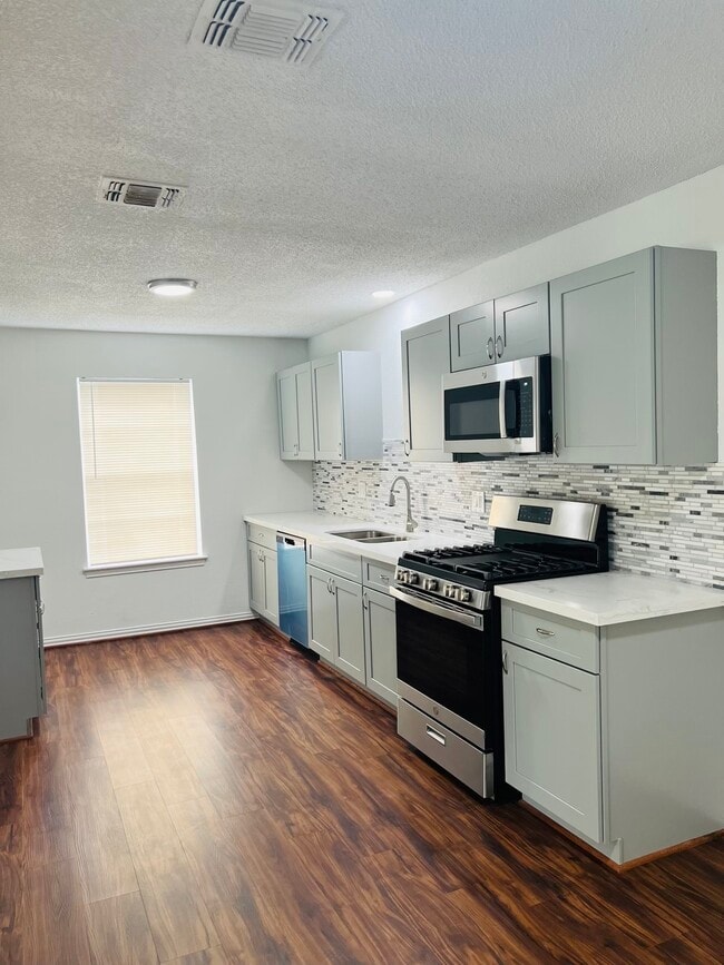 Photo - 1026 Fallbrook Dr