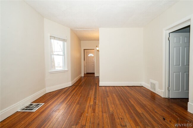Photo - 11 Hoyt St