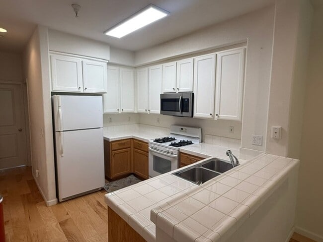Photo - Large 3-Bedroom, 3.5 Bathroom Townhome in Metro Walk Village Neighborhood