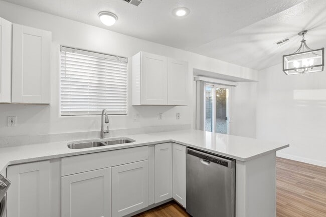 Photo - "Beautiful 3-Bed 2-Bath home with a large yard in Ivins!"
