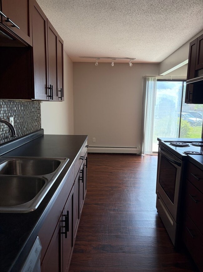 Building Photo - Spacious 2-Bedroom/1.5 Bathroom Condo Unit 829-4