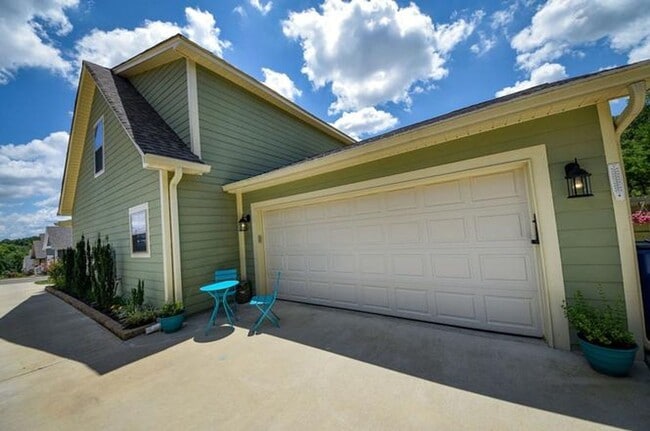 Photo - 3 Bedroom Beautiful Cleveland Home!