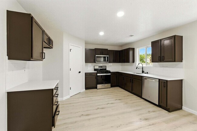 Photo - 528 Talladega St SE