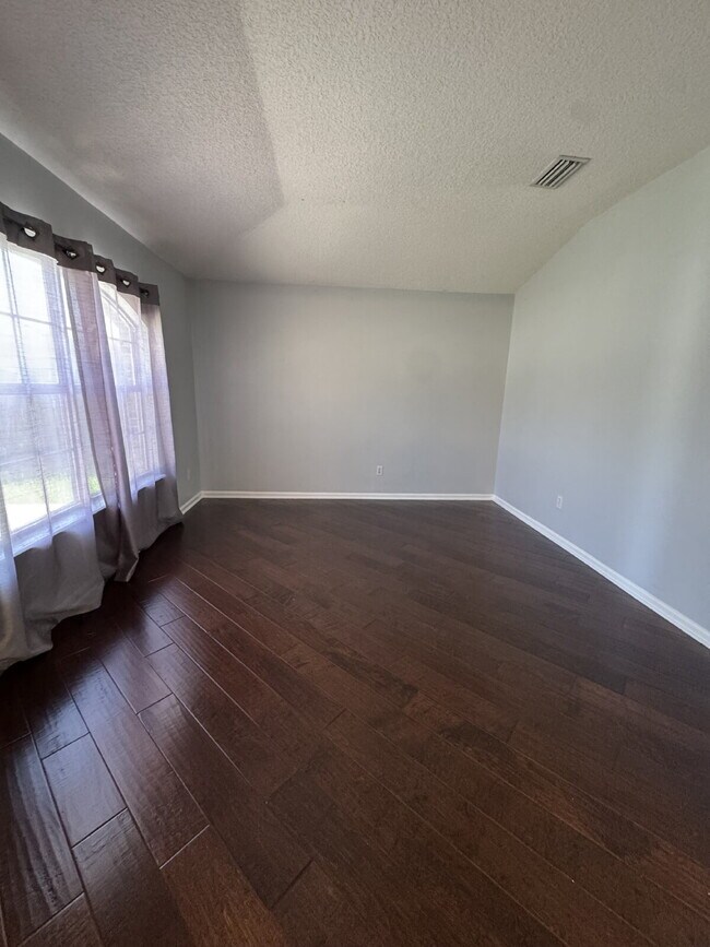 Photo - 4 bedroom 2 bath home with large fenced in...