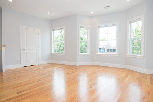 Photo - Central Location, In Unit Laundry, Central Heat/AC, Large Unit, Eat-in Kitchen, Parking for Rent