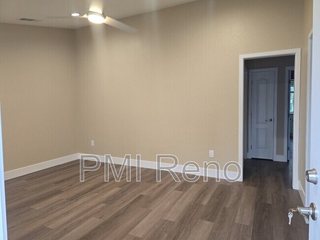 Photo - 450 Tracy Ln