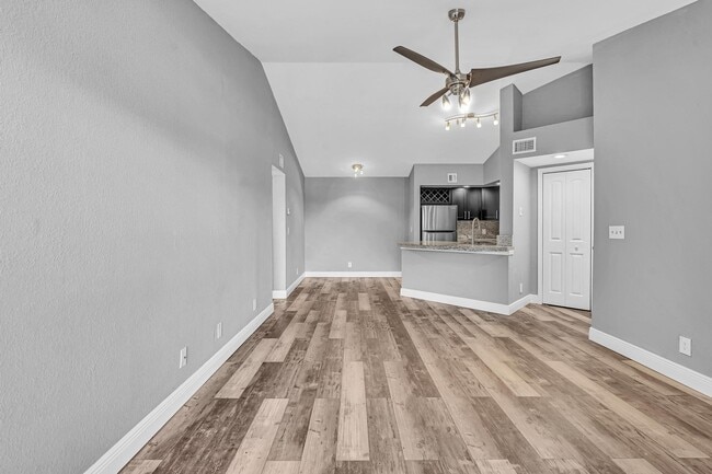 Photo - 3300 Pinewalk Dr N Unidad 1925