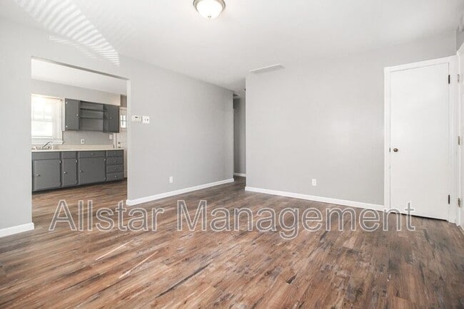 Photo - 15708 Puritas Ave