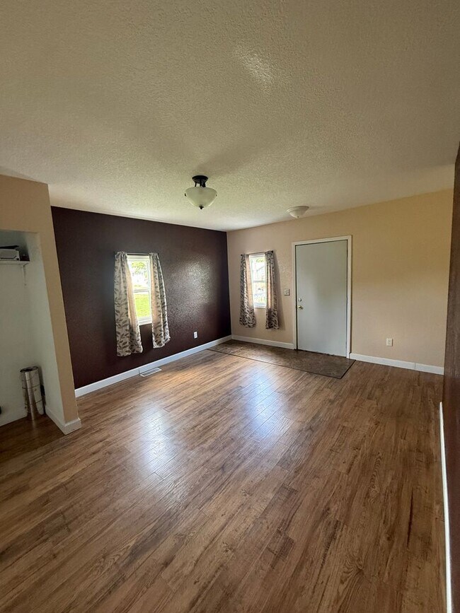 Photo - 207 Yetley St