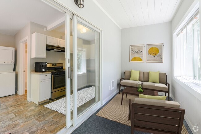 Building Photo - 170 NE 15th Ave Unit 2 Rental