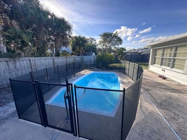 Building Photo - 14 Ridgewood Cir