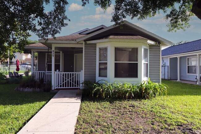 Charming 3 bedrooms Bungalow in down town ... - Charming 3 bedrooms Bungalow in down town ... House