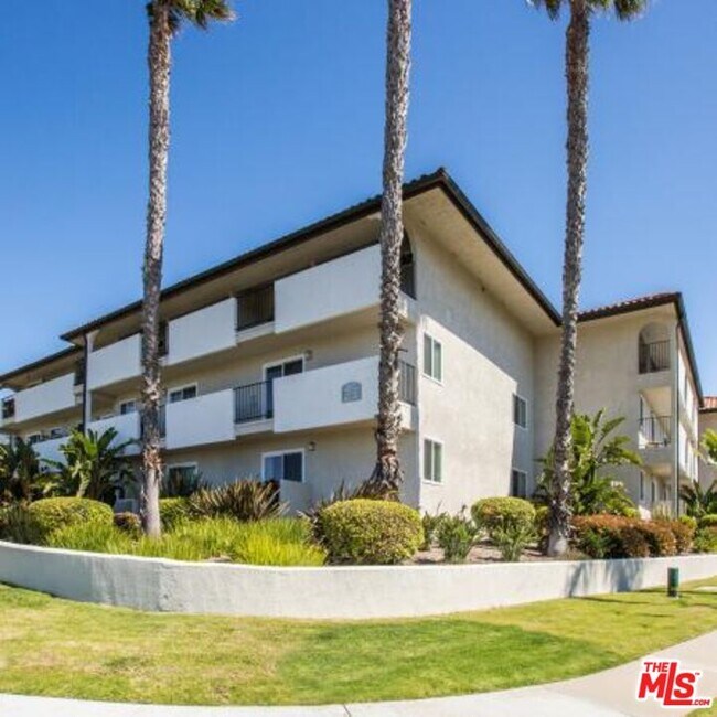 Photo - 6600 Beachview Dr Unit 211