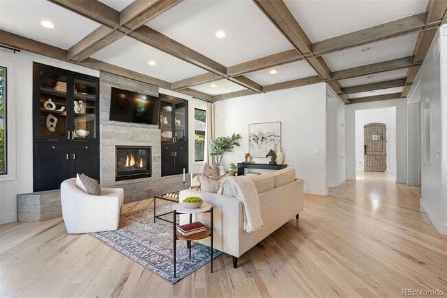 Photo - 852 Pontiac St